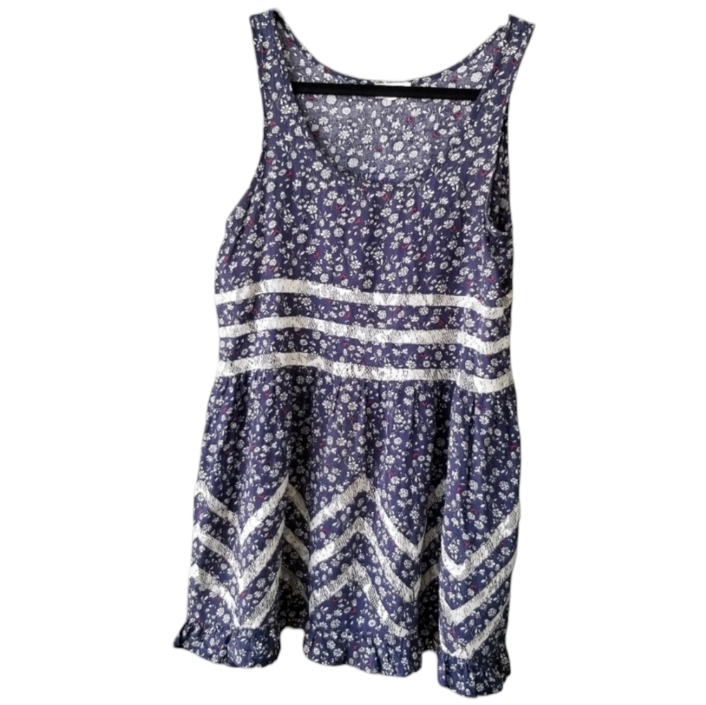Tea & Cup floral and lace top Small